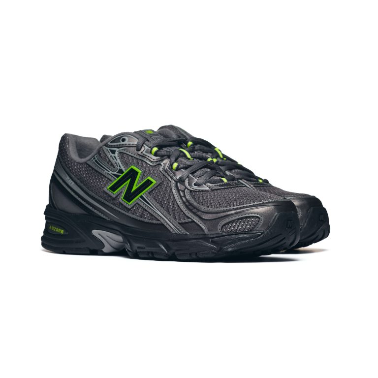 New Balance  U7404CA